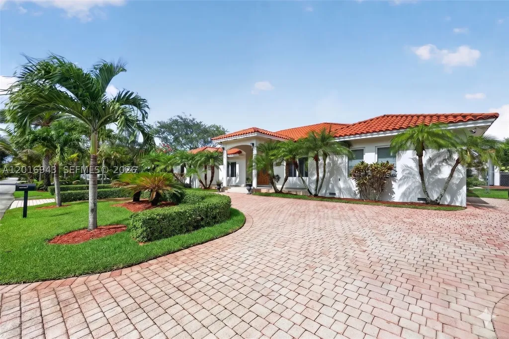 18461 SW 83rd Avenue Cutler Bay FL 33157