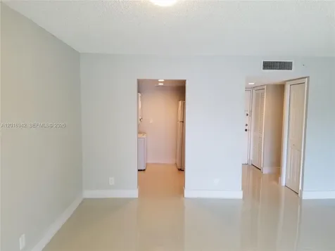 220 Lakeview Drive Weston FL 33326