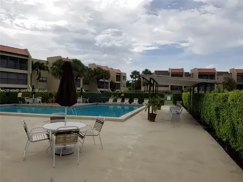 220 Lakeview Drive Weston FL 33326