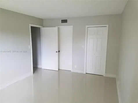 220 Lakeview Drive Weston FL 33326