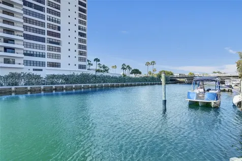 2619 S Parkview Drive Hallandale Beach FL 33009