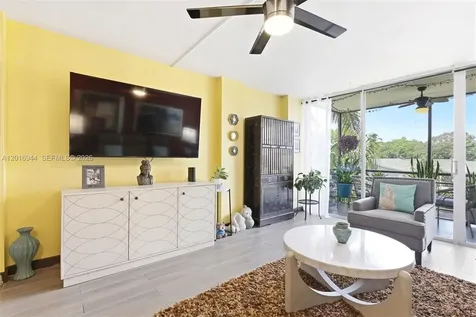 111 Royal Park Drive Oakland Park FL 33309