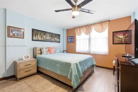 111 Royal Park Drive Oakland Park FL 33309