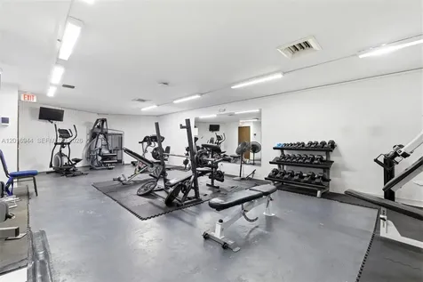 111 Royal Park Drive Oakland Park FL 33309