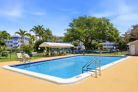 111 Royal Park Drive Oakland Park FL 33309