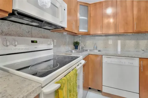 2401 Collins Avenue Miami Beach FL 33140