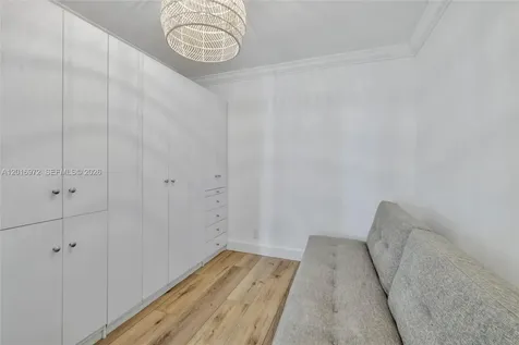 2401 Collins Avenue Miami Beach FL 33140