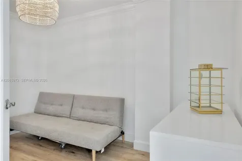 2401 Collins Avenue Miami Beach FL 33140