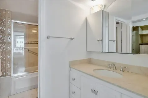 2401 Collins Avenue Miami Beach FL 33140