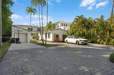 9380 Bay Drive Surfside FL 33154
