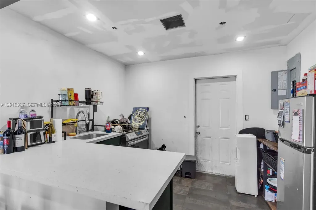 1121 N 71st Avenue Hollywood FL 33024