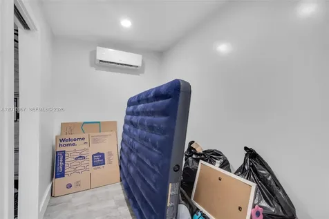 1121 N 71st Avenue Hollywood FL 33024