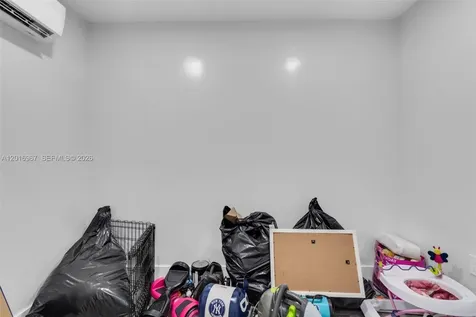 1121 N 71st Avenue Hollywood FL 33024