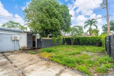 1121 N 71st Avenue Hollywood FL 33024