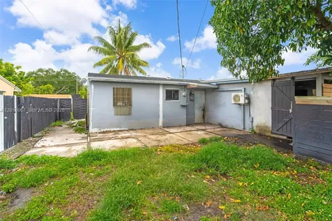 1121 N 71st Avenue Hollywood FL 33024