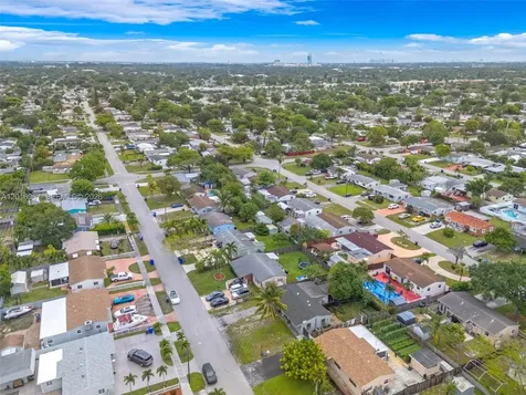 1121 N 71st Avenue Hollywood FL 33024