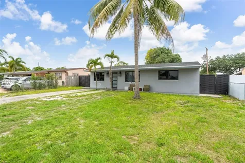 1121 N 71st Avenue Hollywood FL 33024