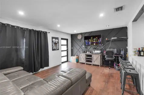 1121 N 71st Avenue Hollywood FL 33024