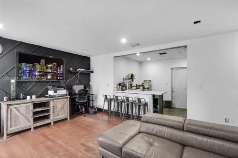 1121 N 71st Avenue Hollywood FL 33024