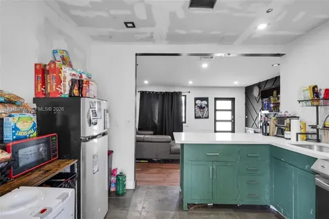 1121 N 71st Avenue Hollywood FL 33024