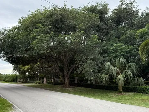 25945 SW 197th Avenue Homestead FL 33031