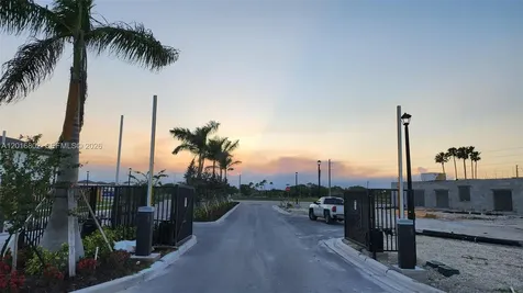 2591 SE 25th Terrace Homestead FL 33035