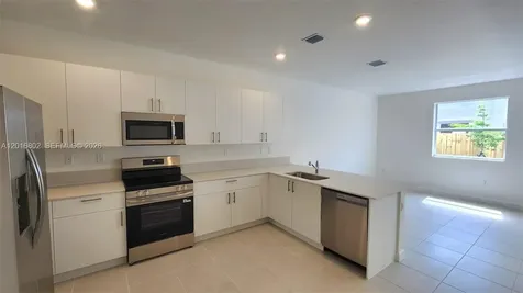2591 SE 25th Terrace Homestead FL 33035
