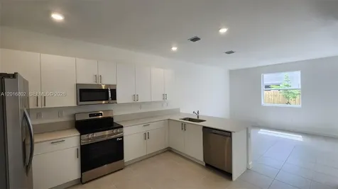 2591 SE 25th Terrace Homestead FL 33035