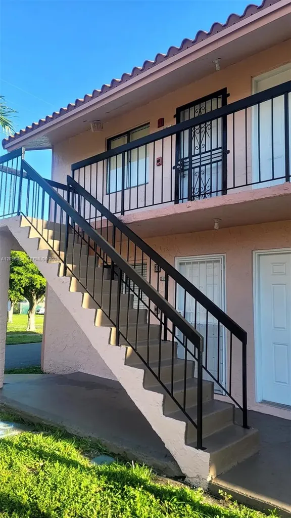 2166 W 60 Street Hialeah FL 33016