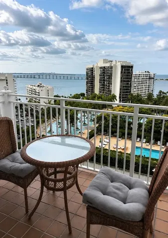 185 SE 14th Terrace Miami FL 33131