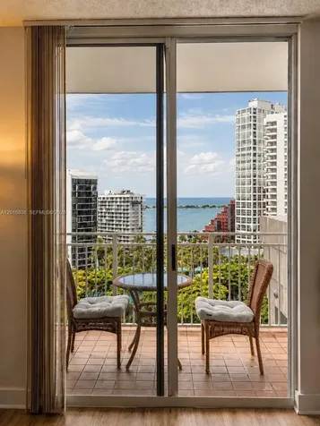 185 SE 14th Terrace Miami FL 33131