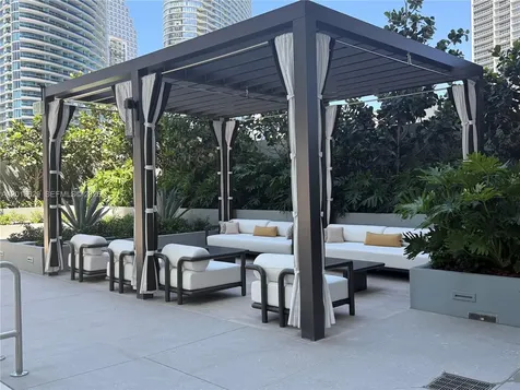 77 SE 5th Street Miami FL 33131