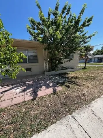 901 SW 4th Terrace Hallandale Beach FL 33009