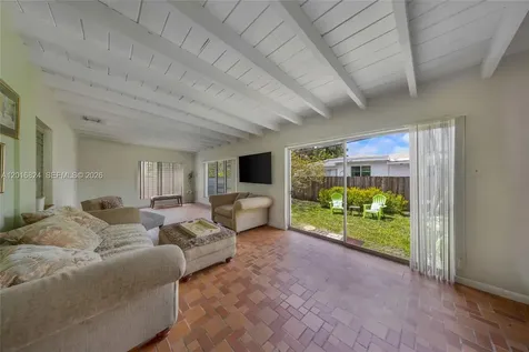 400 Morningside Drive Miami Springs FL 33166