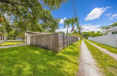 400 Morningside Drive Miami Springs FL 33166