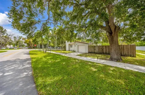 400 Morningside Drive Miami Springs FL 33166