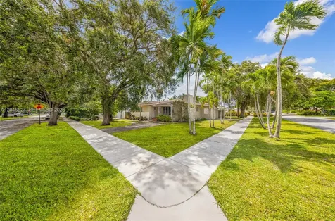 400 Morningside Drive Miami Springs FL 33166