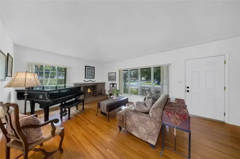 400 Morningside Drive Miami Springs FL 33166