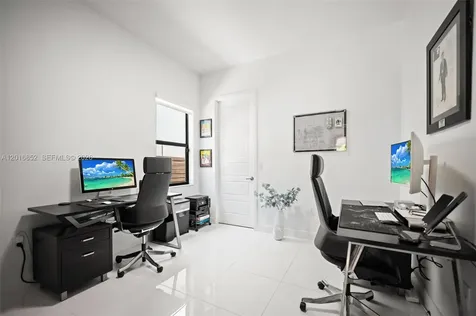 8915 NW 161st Terrace Miami Lakes FL 33018