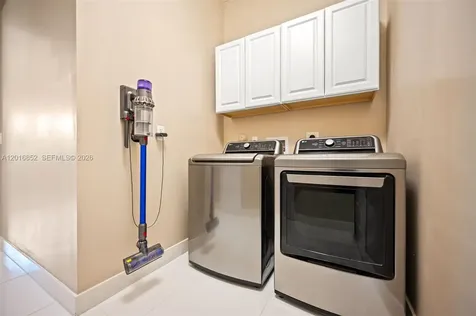 8915 NW 161st Terrace Miami Lakes FL 33018