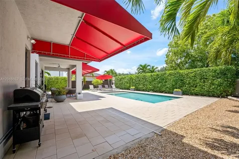 8915 NW 161st Terrace Miami Lakes FL 33018