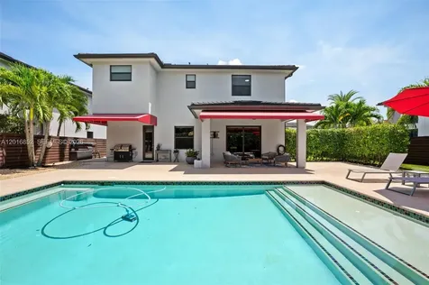 8915 NW 161st Terrace Miami Lakes FL 33018