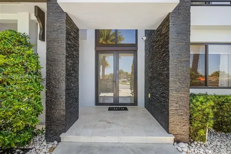 18101 NW 85th Avenue Hialeah FL 33015