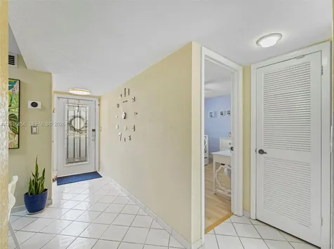 9820 S Hollybrook Lake Drive Pembroke Pines FL 33025