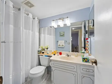 9820 S Hollybrook Lake Drive Pembroke Pines FL 33025