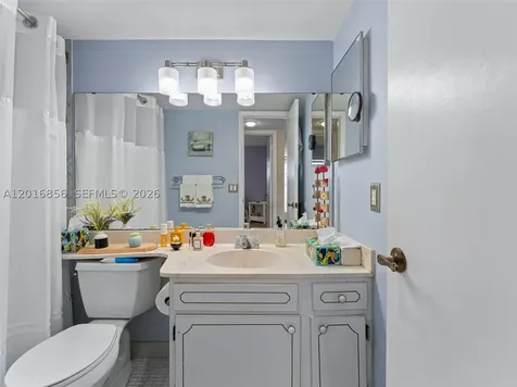 9820 S Hollybrook Lake Drive Pembroke Pines FL 33025