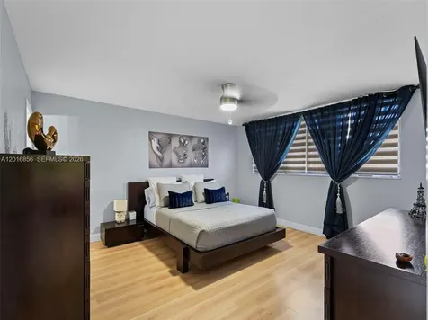 9820 S Hollybrook Lake Drive Pembroke Pines FL 33025