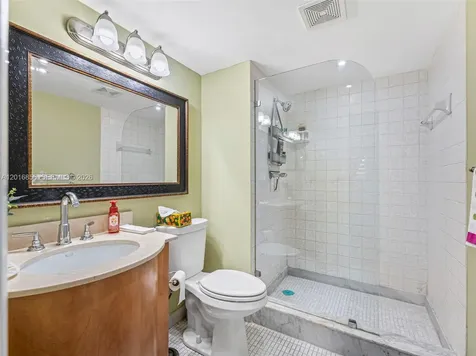 9820 S Hollybrook Lake Drive Pembroke Pines FL 33025