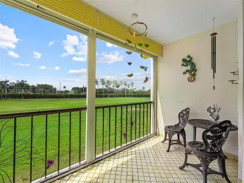 9820 S Hollybrook Lake Drive Pembroke Pines FL 33025
