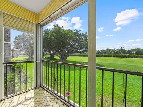 9820 S Hollybrook Lake Drive Pembroke Pines FL 33025